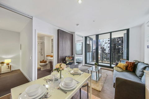 A Chic 2BR Home Near Southern Cross City Views - Kawana Tourism 0