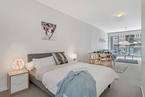 A Comfy & Modern Studio Near Darling Harbour - Kawana Tourism 1