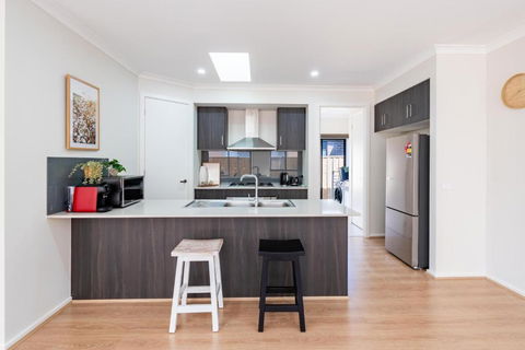 A Cosy 5Beds House In The Clyde - Kawana Tourism 0
