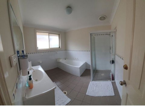 A Cosy Private Bedroom For You (2) - Kawana Tourism 2