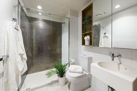 A Cozy 2BR Apt Near Melbourne Central City Views - Kawana Tourism 4