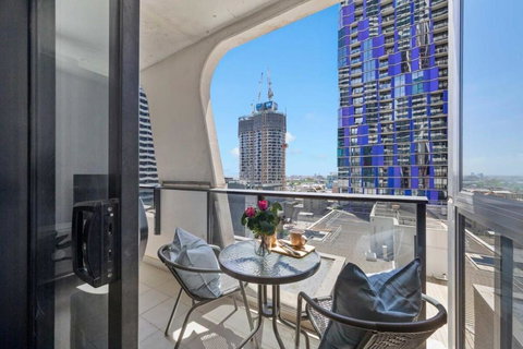 A Cozy 2BR Apt Next To Queen Victoria Market & Melbourne Central With City Views - Kawana Tourism 0