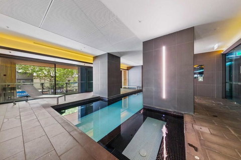 A Cozy 2BR Apt Next To Queen Victoria Market & Melbourne Central With City Views - Kawana Tourism 3