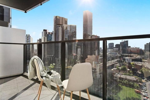 A Cozy Apt With City Views Near Crown Casino - Kawana Tourism 0