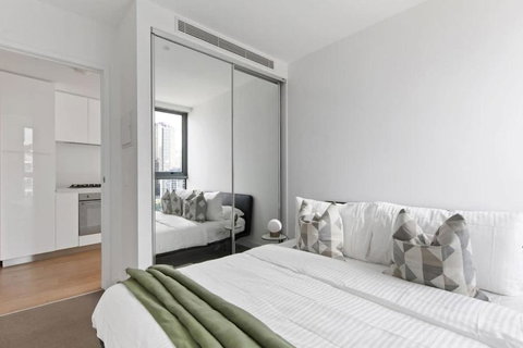 A Cozy Apt With City Views Near Crown Casino - Kawana Tourism 2