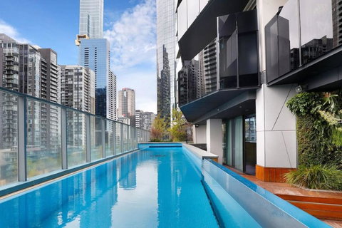 A Cozy Apt With City Views Near Crown Casino - Kawana Tourism 4