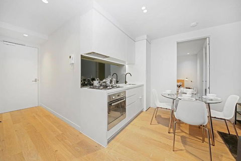 A Cozy & Stylish 2BR Suite In Melbourne CBD - Kawana Tourism 4
