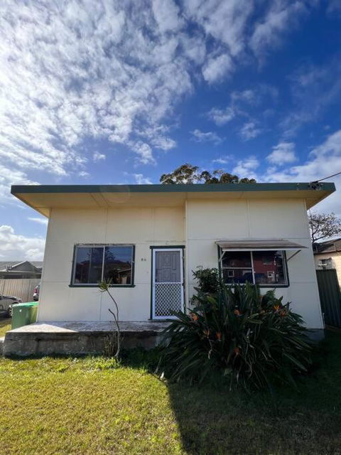 A Delightful Two-bedroom Cottage On Toowoon Bay. - Kawana Tourism 1