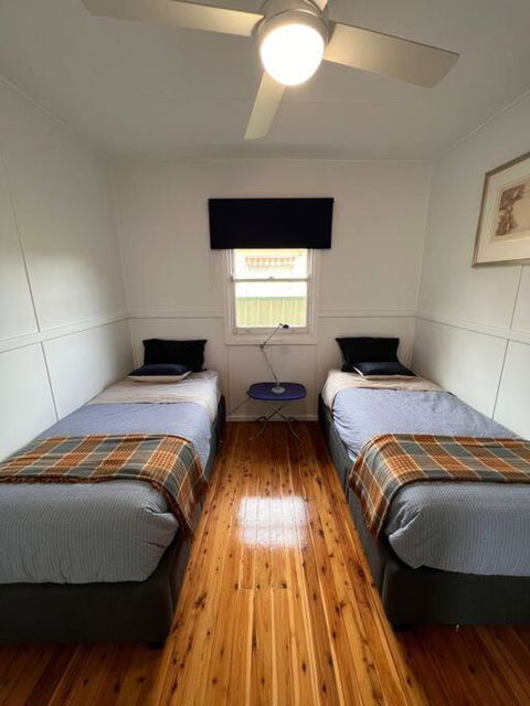 A Delightful Two-bedroom Cottage On Toowoon Bay. - Kawana Tourism 2