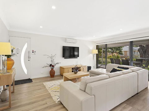 A Homely House 6 Mistral Close - Kawana Tourism 2