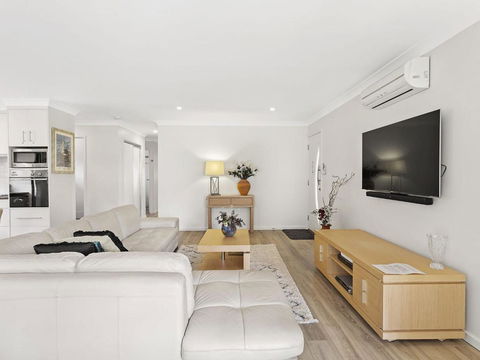 A Homely House 6 Mistral Close - Kawana Tourism 3