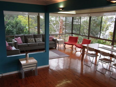 A LAKEHOUSE ESCAPE - A Waterfront Reserve On Shores Of Lake Macquarie - Kawana Tourism 2