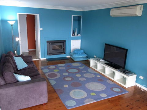 A LAKEHOUSE ESCAPE - A Waterfront Reserve On Shores Of Lake Macquarie - Kawana Tourism 4