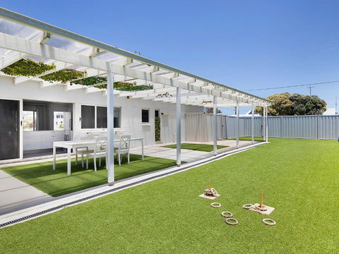 A Little Beach Haven - Kawana Tourism 0