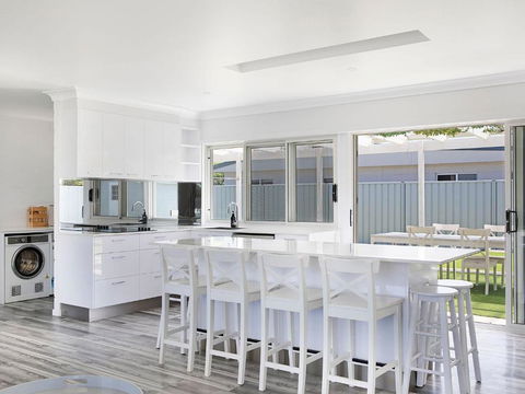 A Little Beach Haven - Kawana Tourism 1