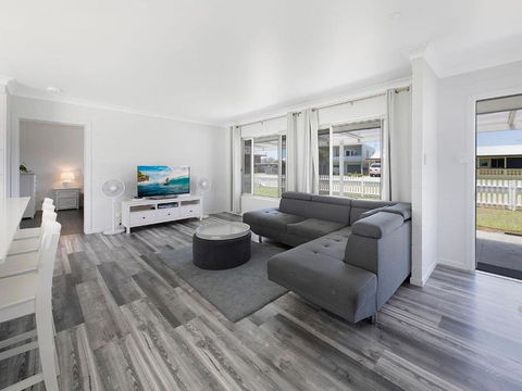A Little Beach Haven - Kawana Tourism 2