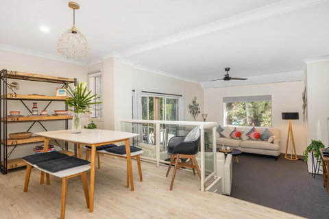 A Little Jewel By The Sea - Kawana Tourism 4