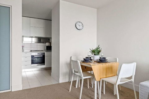 A Modern & Cozy 2BR Apartment With City Views - Kawana Tourism 3