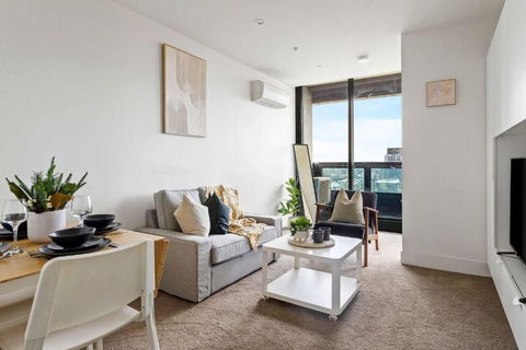 A Modern & Cozy 2BR Apartment With City Views - Kawana Tourism 0