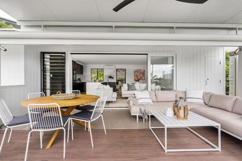 A Perfect Stay - Boardroom At Wategos - Kawana Tourism 2