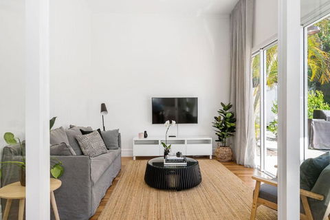 A Perfect Stay - Jasmine House - Kawana Tourism 4