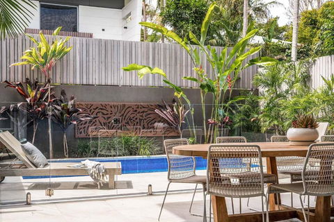 A Perfect Stay - KoKos Beach House 2 - Kawana Tourism 4