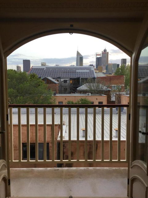 A Quiet King Room With Julia Balcony And Free Parking - Kawana Tourism 3