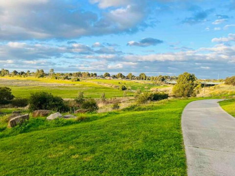 A Spacious Vacation Home Nearby Melbourne Airport - Kawana Tourism 0