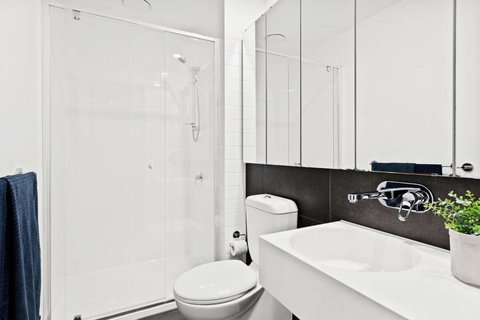 A Stylish 2BR Apt Next To Southern Cross With City Views - Kawana Tourism 3