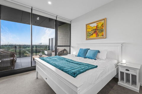 A Taste Of Paradise In Inner City Suburbia - Kawana Tourism 1