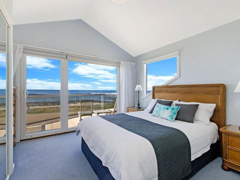 A Top Deck - Kawana Tourism 0