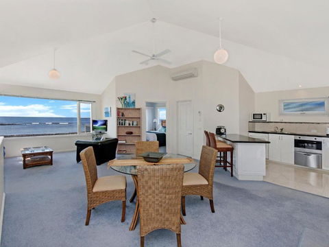 A Top Deck - Kawana Tourism 4