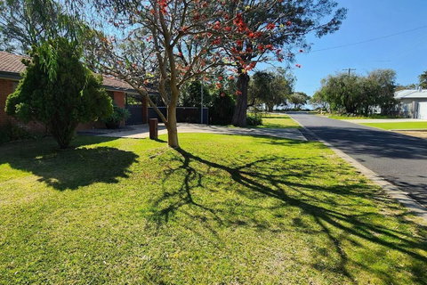 Abbey Beach Cottage - Kawana Tourism 2