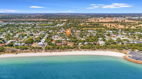 Abbey Beach Shack - Kawana Tourism 3