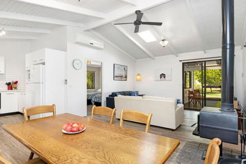 Abbey Beach Shack - Kawana Tourism 1