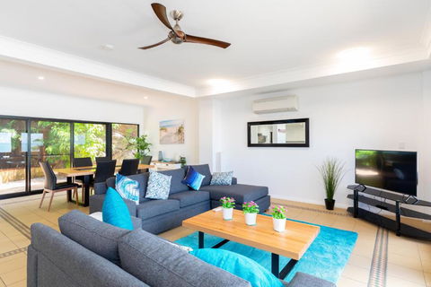 Absolute Airlie - Kawana Tourism 2