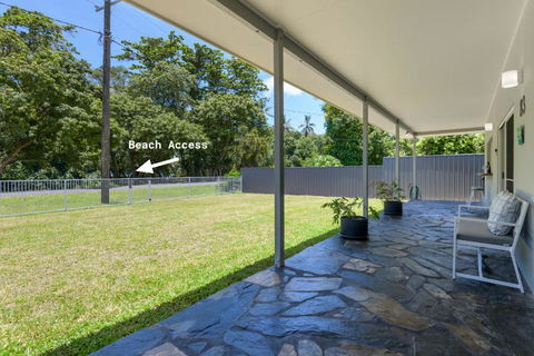 Absolute Beachfront Family Home - Cooya - Kawana Tourism 2