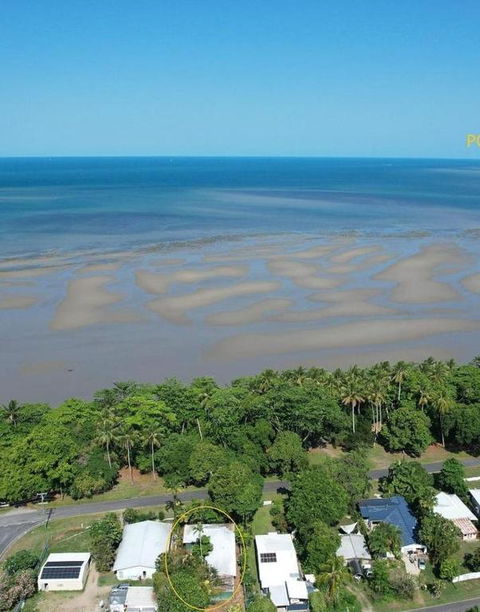 Absolute Beachfront Family Home - Cooya - Kawana Tourism 0