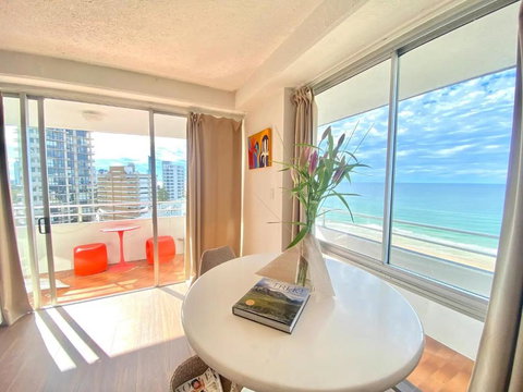 Absolute Beachfront Main Beach Gold Coast - Kawana Tourism 3