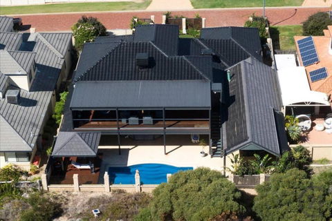 Absolute Oceanfront Retreat - Kawana Tourism 2