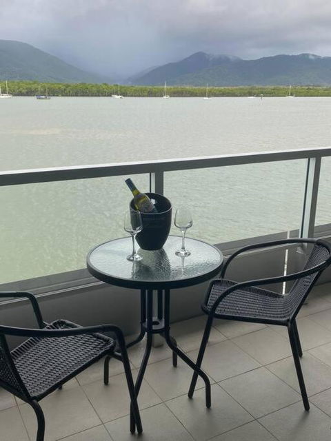 Absolute Waterfront Apartment - Kawana Tourism 2