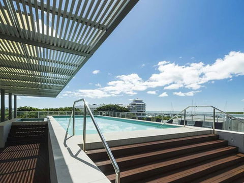 Absolute Waterfront Apartment - Kawana Tourism 4