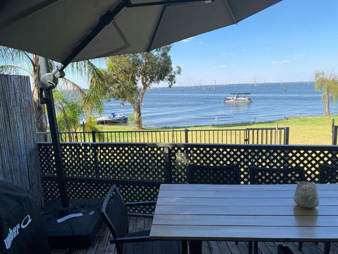 Absolute Waterfront At Woodlands - Kawana Tourism 0