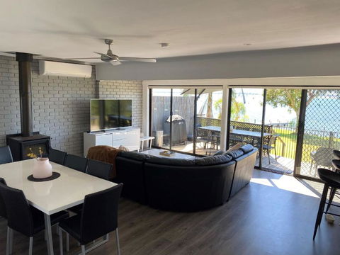 Absolute Waterfront At Woodlands - Kawana Tourism 2