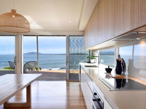 Absolute Waterfront - Kawana Tourism 2