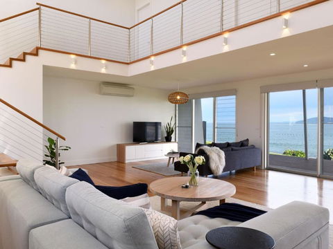 Absolute Waterfront - Kawana Tourism 0