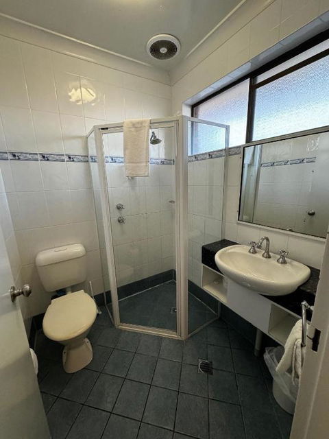 Acacia Motel - Kawana Tourism 1