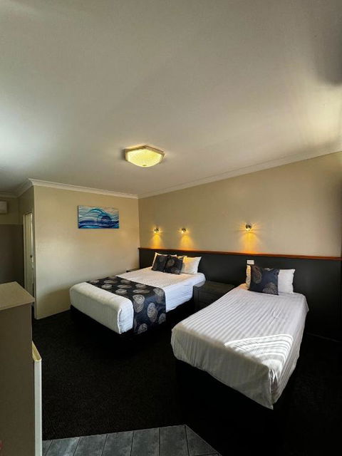 Acacia Motel - Kawana Tourism 3