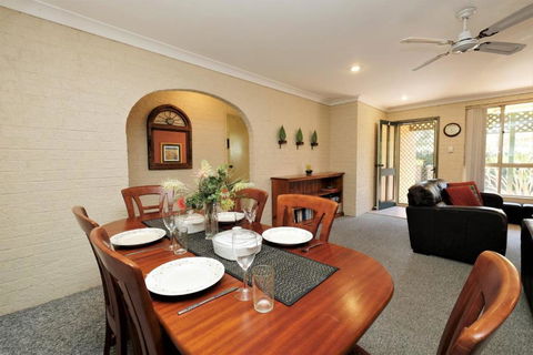 Acacia - Kawana Tourism 1