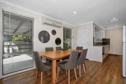 Acaronar- Great Value For Money - Kawana Tourism 2